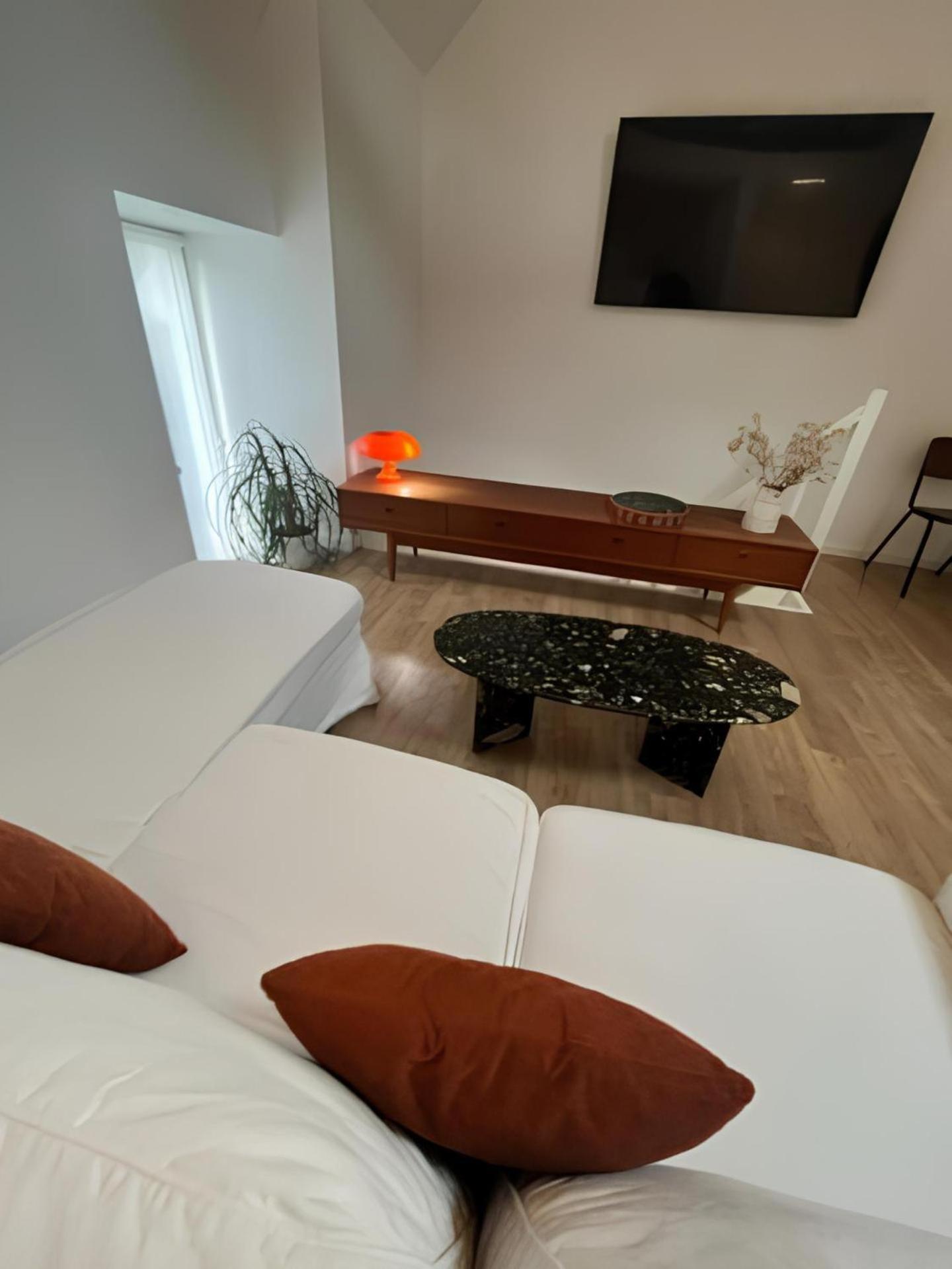 Artefact Bed & Breakfast ล็องบาล ภายนอก รูปภาพ